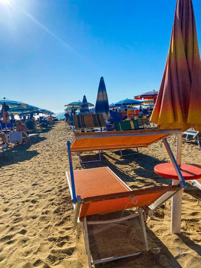 Te Bujtina Hotel- Cozy Stay With Traditional Breakfast Near Beach Golem  Exteriör bild