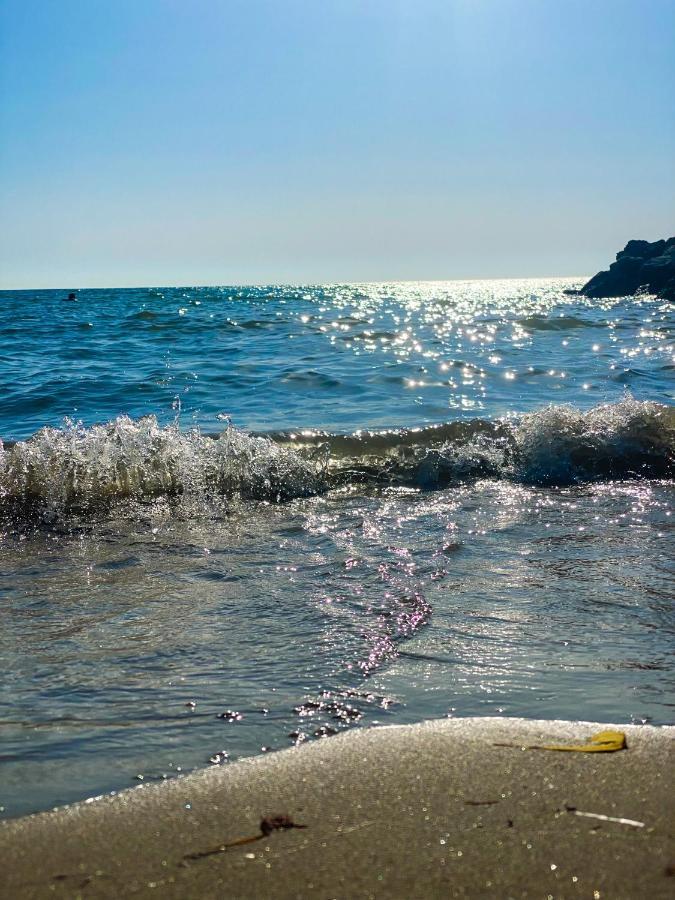 Te Bujtina Hotel- Cozy Stay With Traditional Breakfast Near Beach Golem  Exteriör bild