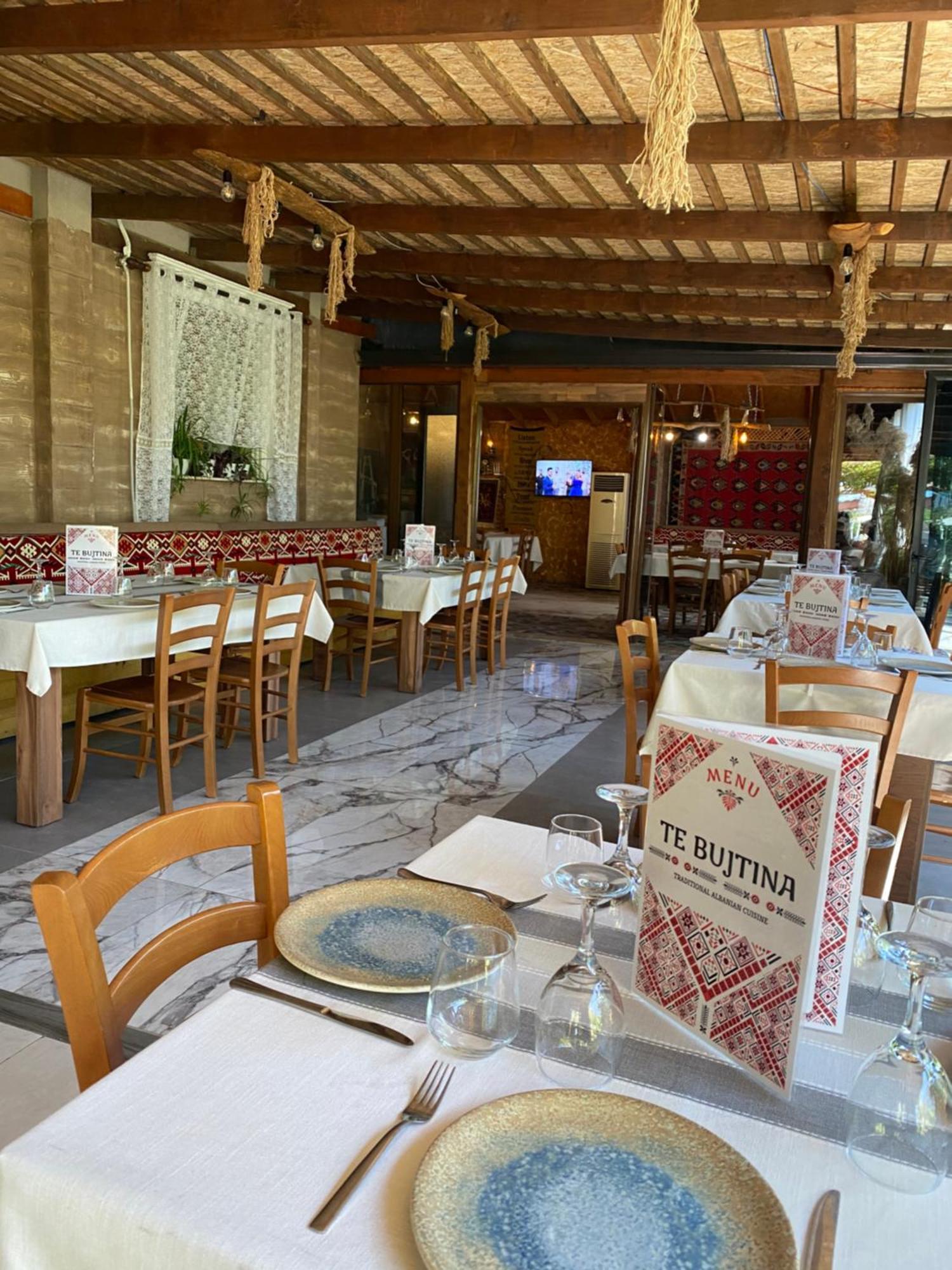 Te Bujtina Hotel- Cozy Stay With Traditional Breakfast Near Beach Golem  Exteriör bild