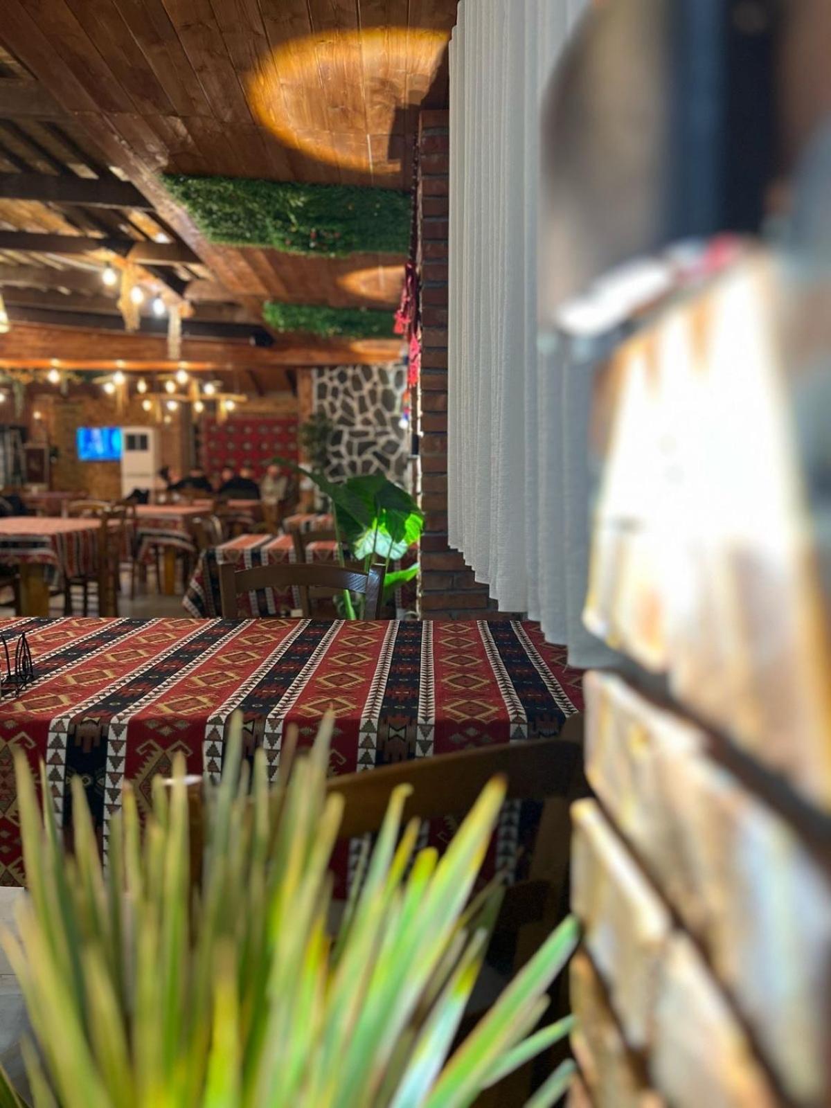 Te Bujtina Hotel- Cozy Stay With Traditional Breakfast Near Beach Golem  Exteriör bild
