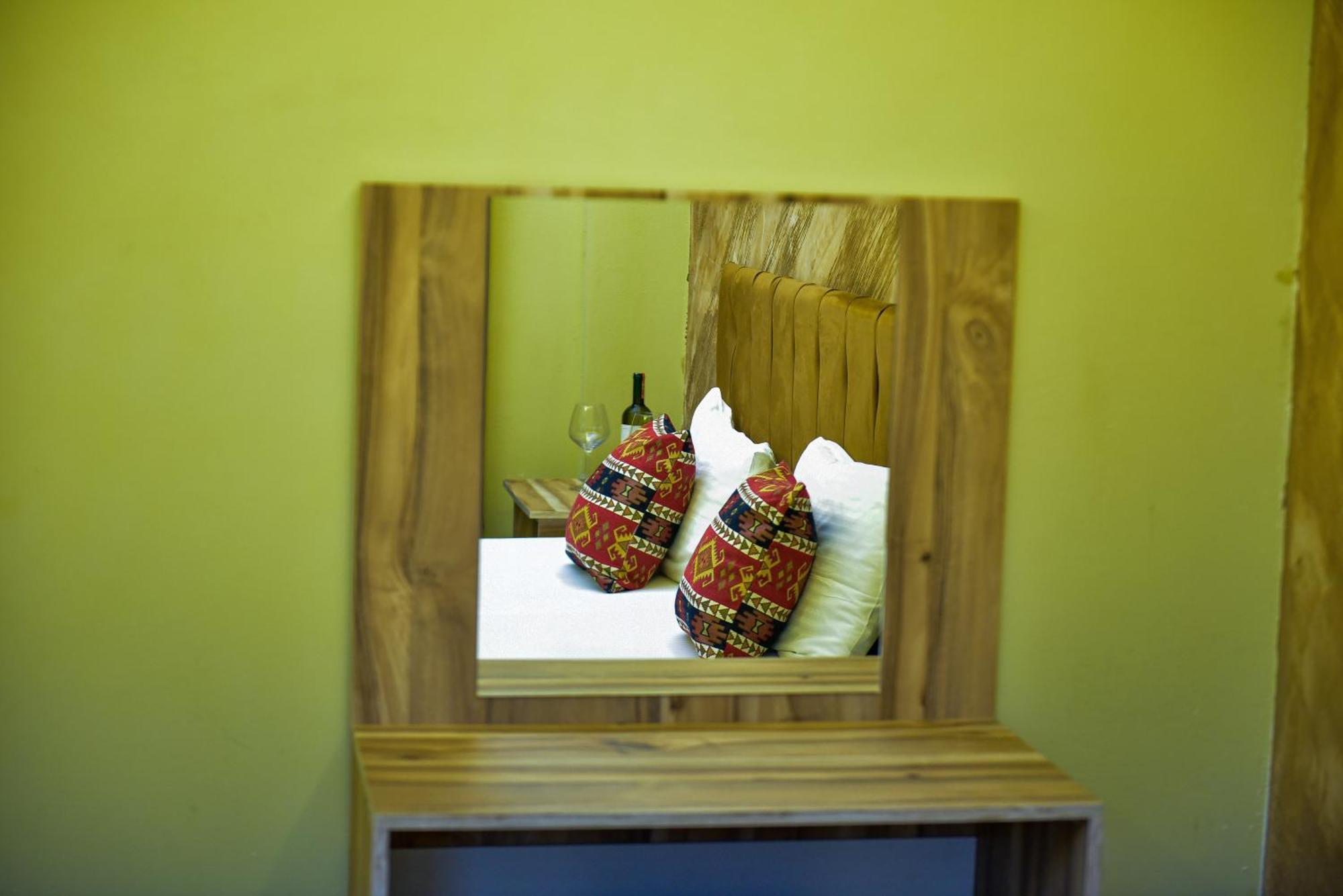 Te Bujtina Hotel- Cozy Stay With Traditional Breakfast Near Beach Golem  Exteriör bild
