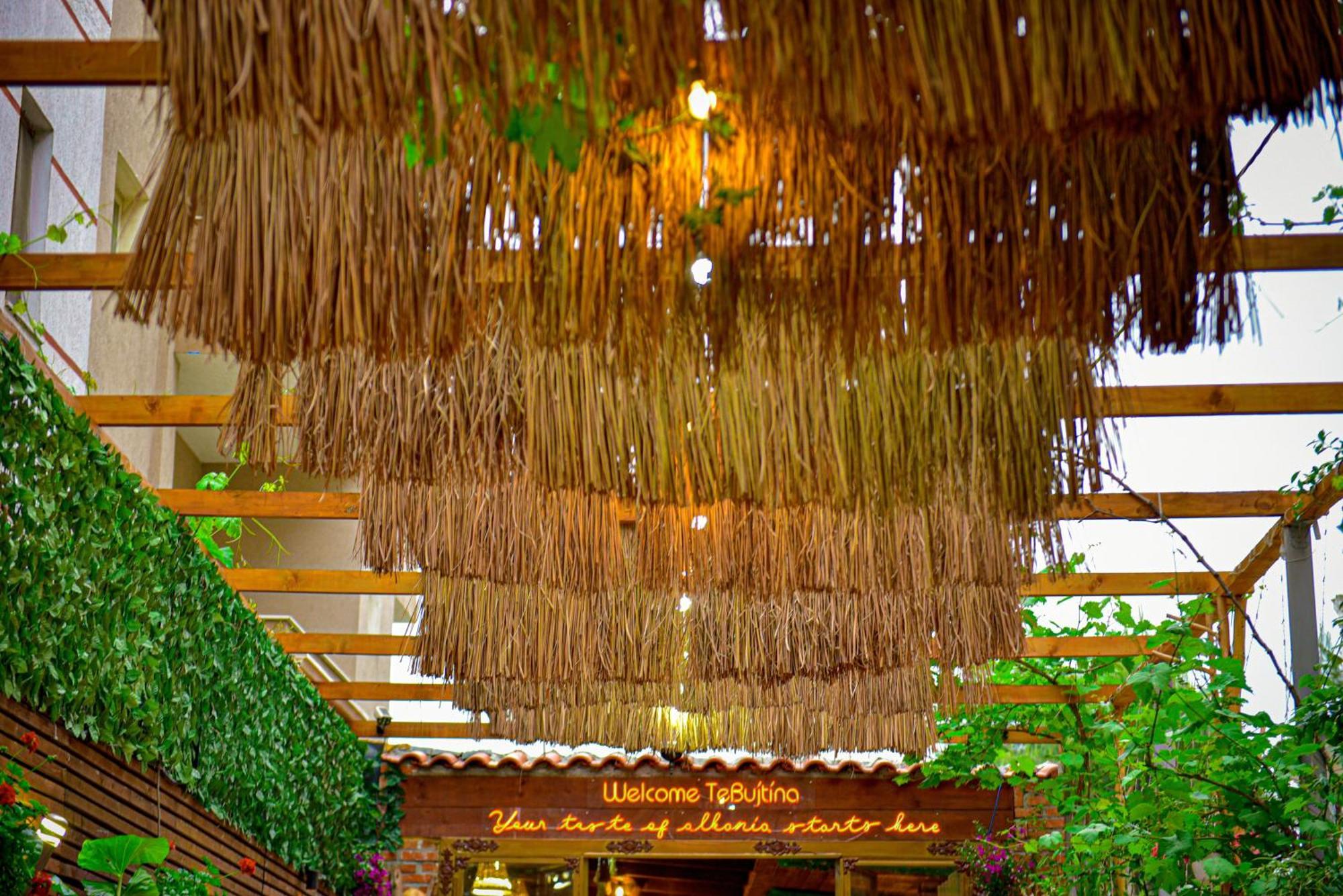 Te Bujtina Hotel- Cozy Stay With Traditional Breakfast Near Beach Golem  Exteriör bild