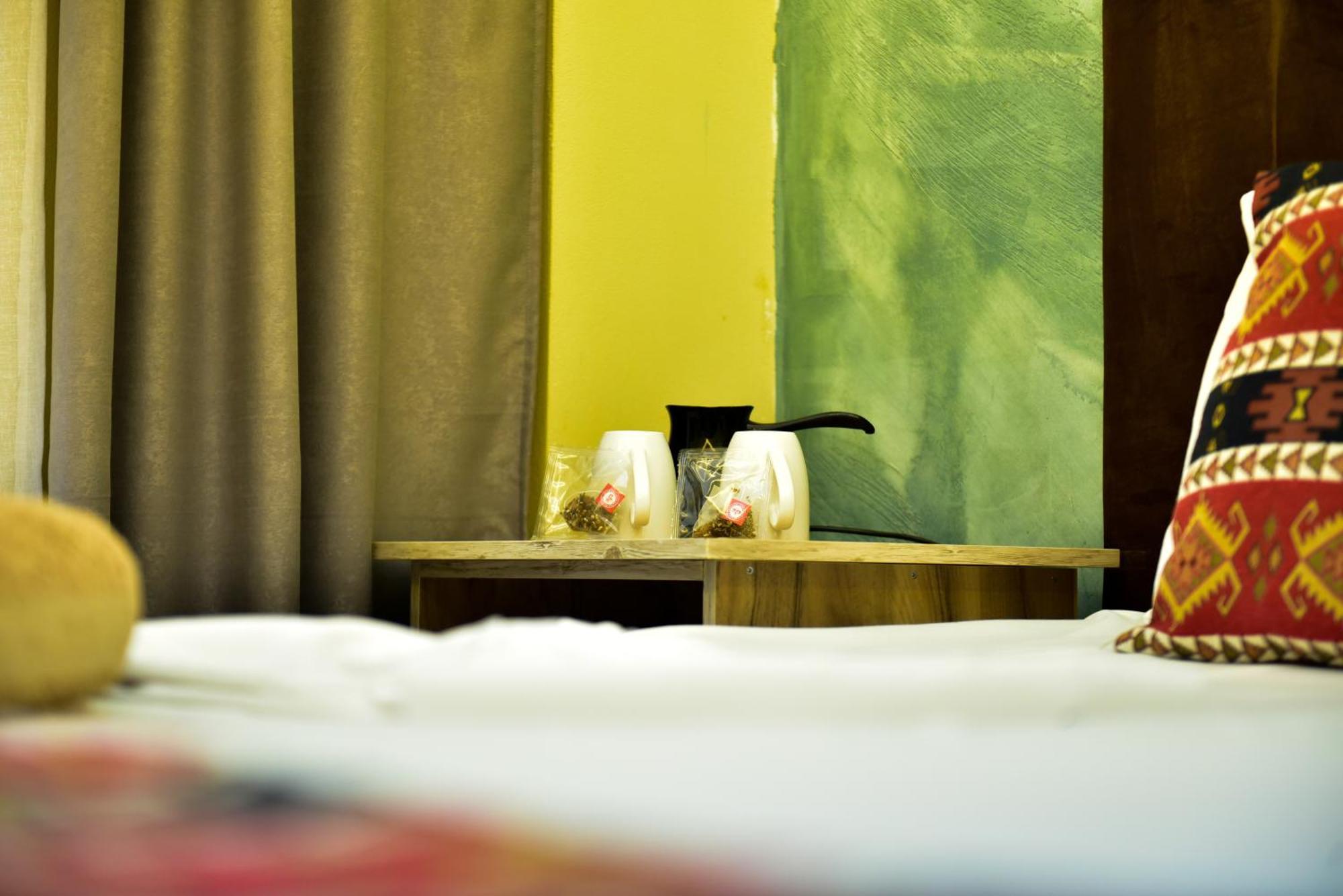 Te Bujtina Hotel- Cozy Stay With Traditional Breakfast Near Beach Golem  Exteriör bild