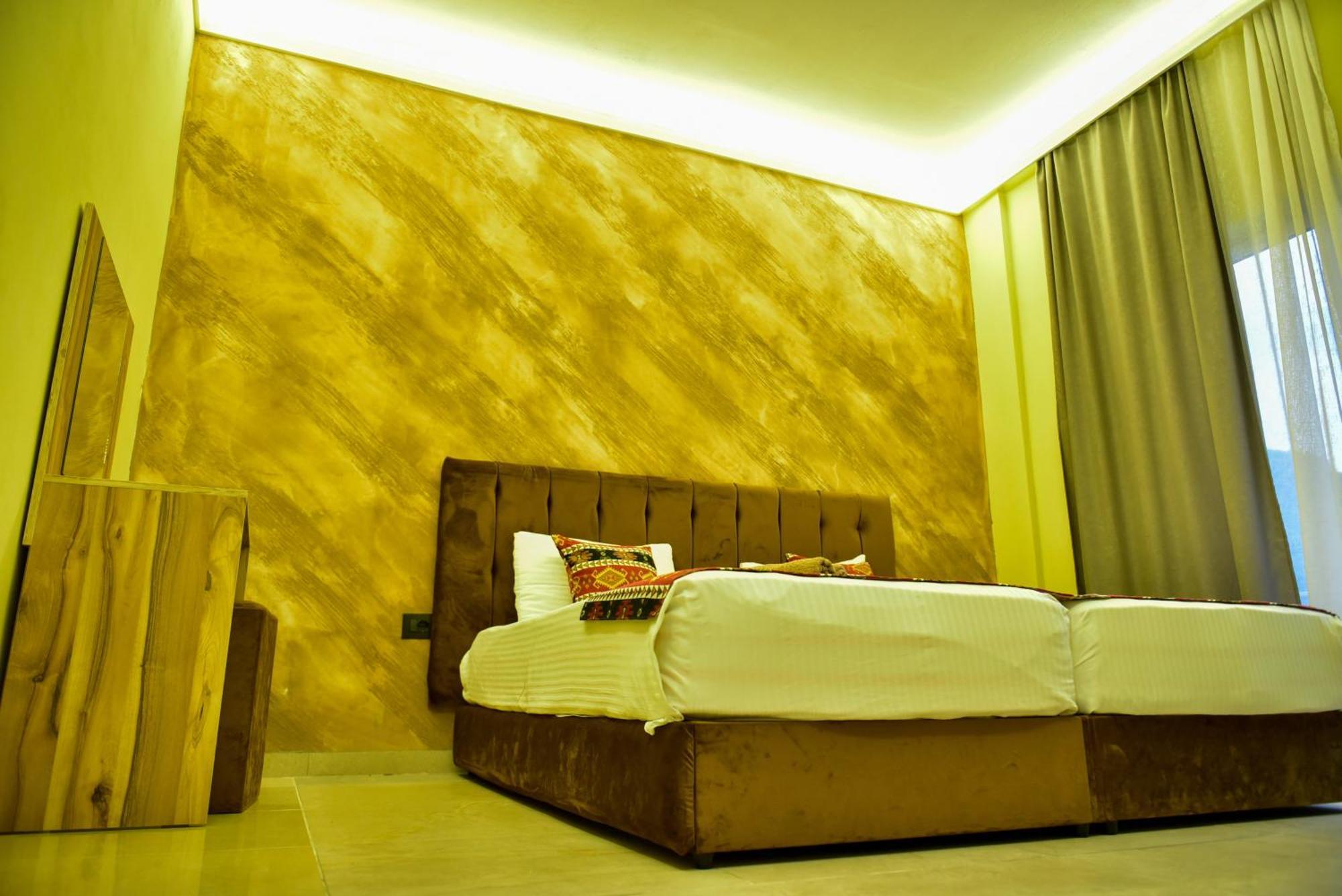Te Bujtina Hotel- Cozy Stay With Traditional Breakfast Near Beach Golem  Exteriör bild
