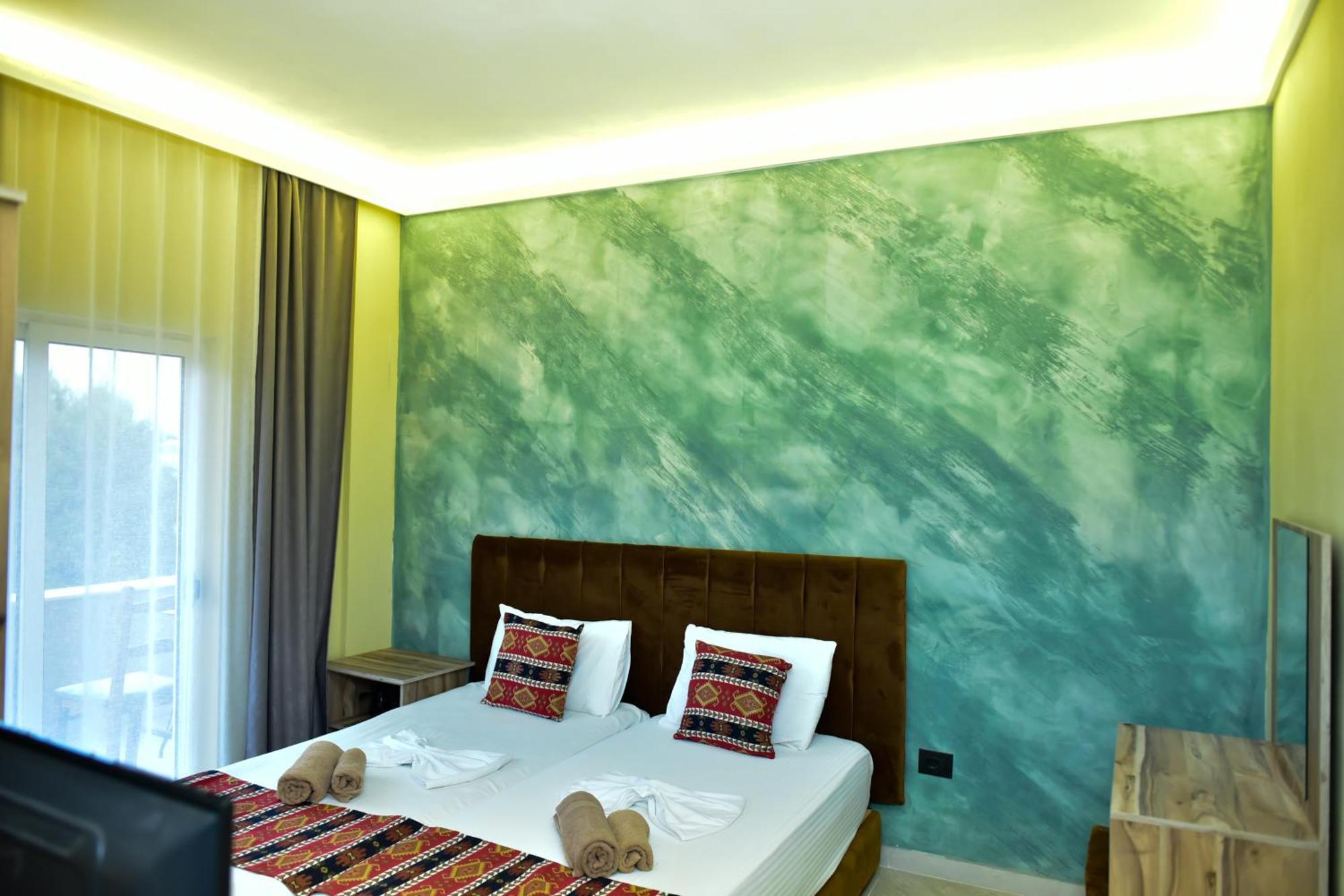 Te Bujtina Hotel- Cozy Stay With Traditional Breakfast Near Beach Golem  Exteriör bild
